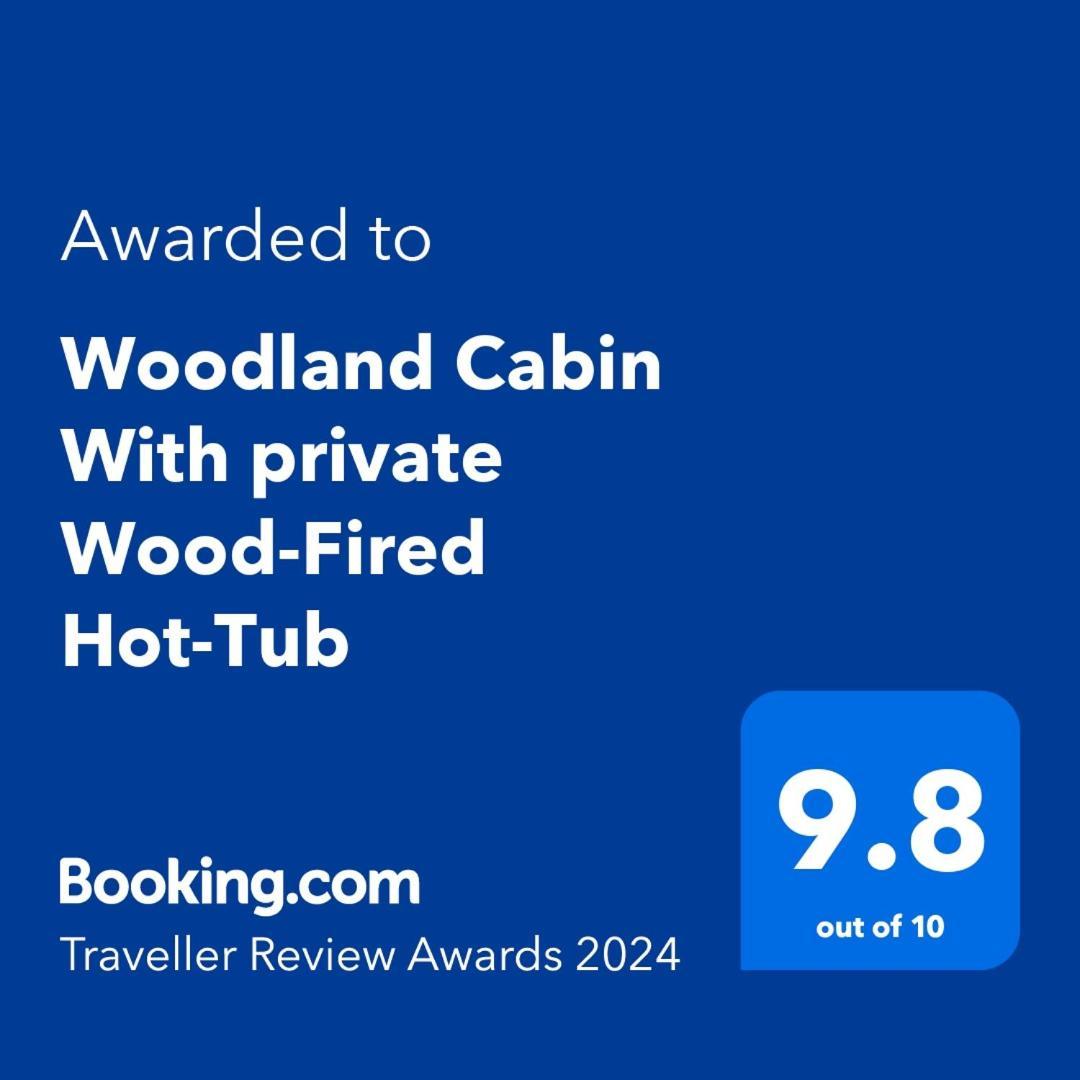 فيلا فارنهامفي Woodland Cabin With Private Wood-Fired Hot-Tub المظهر الخارجي الصورة